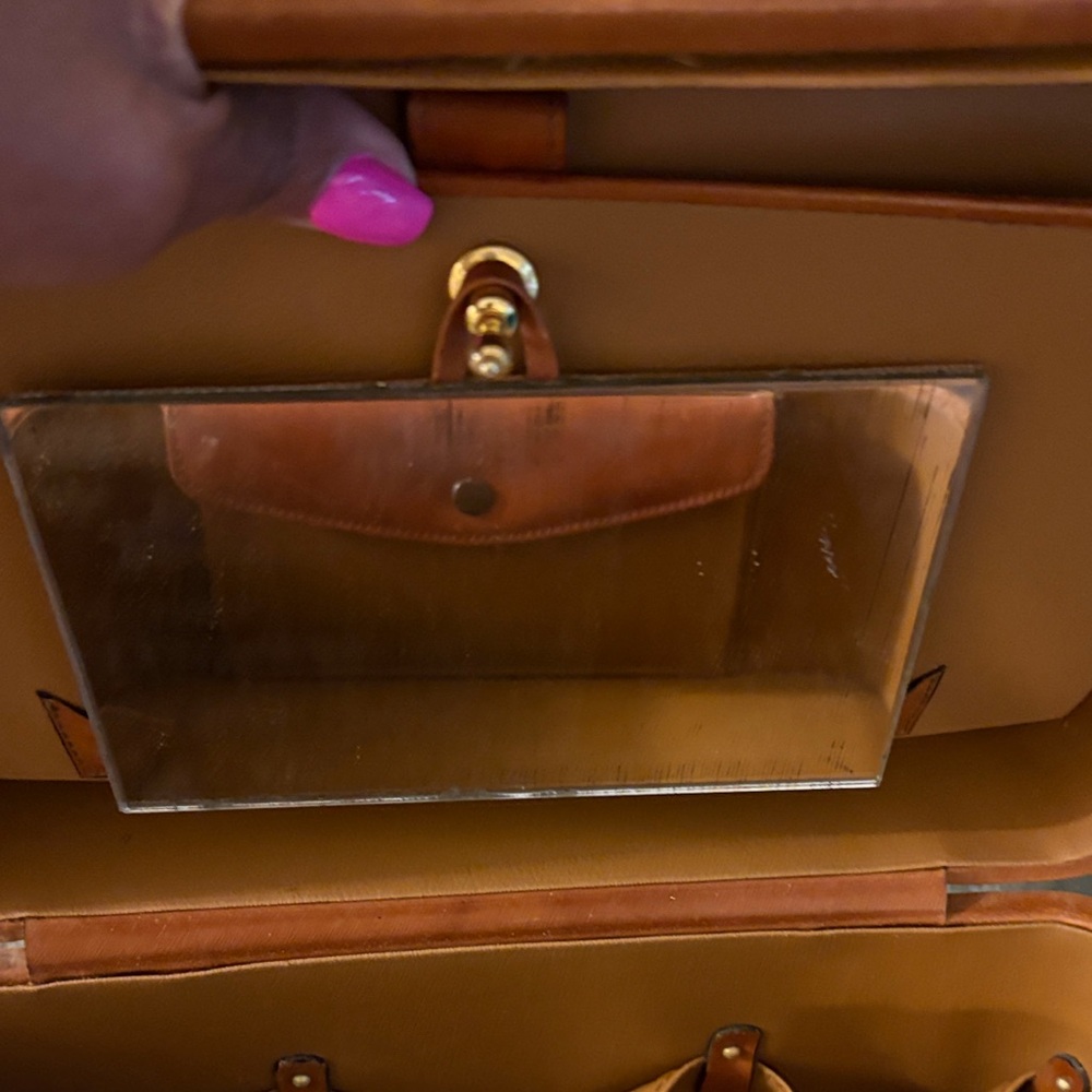 Vintage Brown Leather Box with Handle - Picture 4 of 6